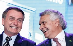 Bolsonaro critica Caiado em live e promete 