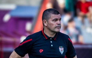 Atlético-GO demite técnico Umberto Louzer