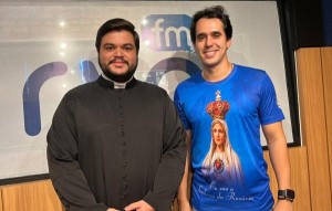 Leilão da Paróquia Nossa Senhora de Fátima terá violão e bezerra doados pelo cantor  Leonardo