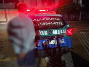 Suspeito de esfaquear mulher é preso em flagrante em Vila Propício