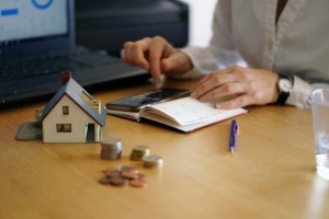 Organização financeira e hábitos simples ajudam a evitar dívidas e fortalecer o orçamento