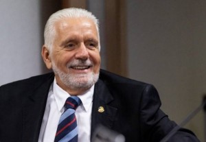 Líder do PT no Senado é alvo de buscas da Polícia Federal
