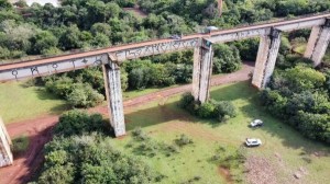 Criança sofreu queda em salto clandestino meses antes de morte de jovem em SP